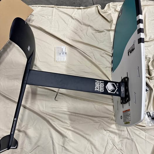 Liquid force pod hydrofoil 4’4” board complete set up used only 6 times