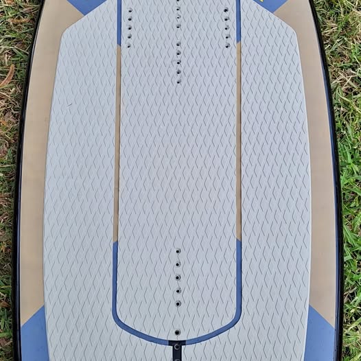 Dakine Chase 98 Liter Foil board and bag