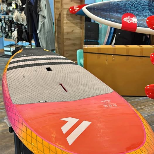 Fanatic Bee 7’8 x 30.75” 120L surf/foil SUP