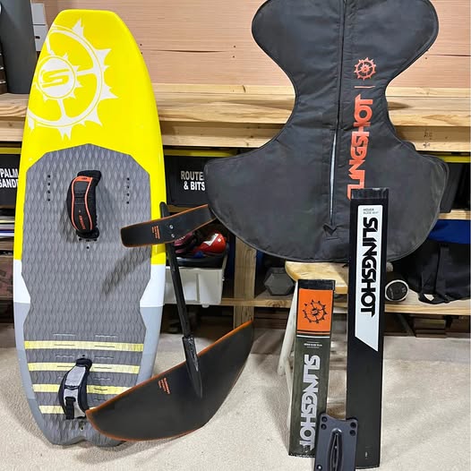 Kiteboarding foil and foil board