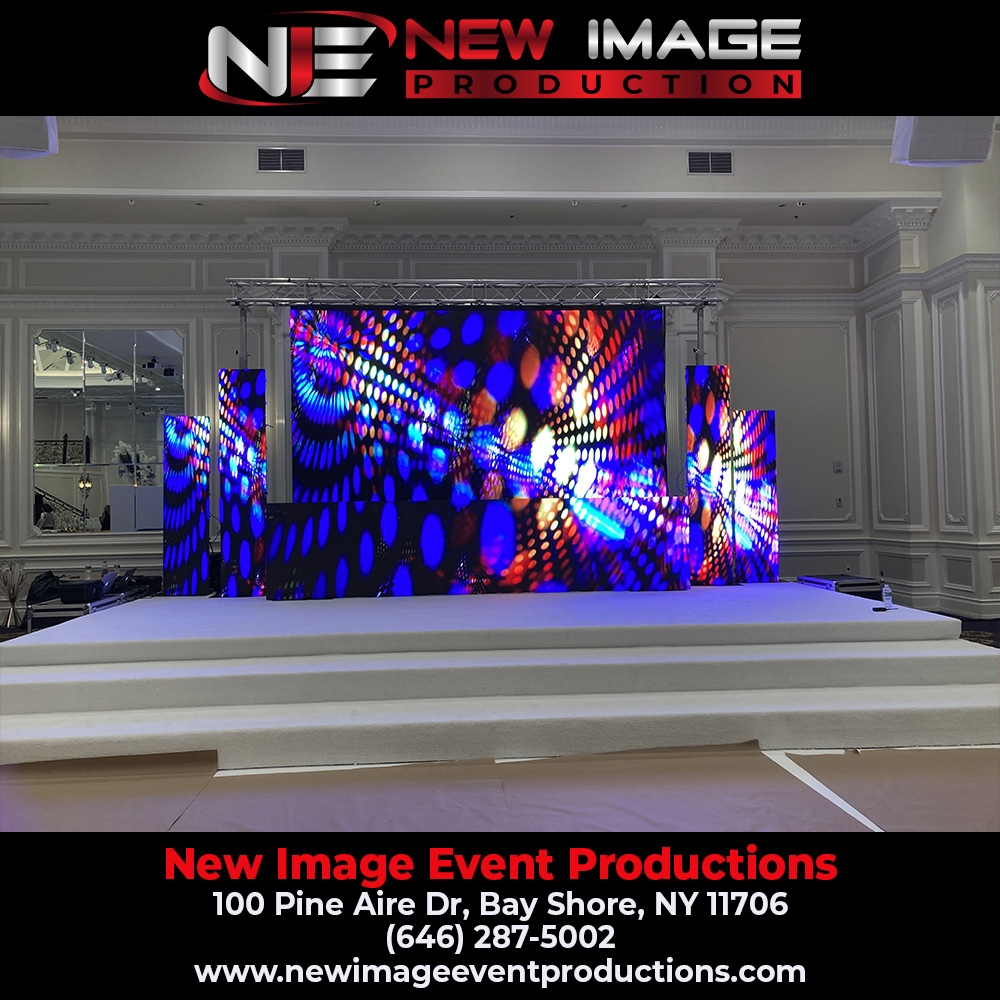 How do lighting designers collaborate with other members of the production team to achieve the desired visual aesthetic?