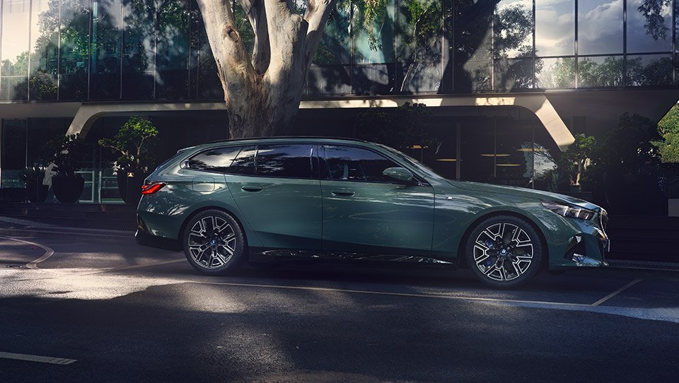BMW i5 Saloon and Touring