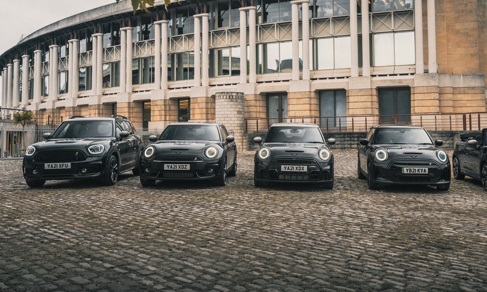 A double bill of bold, all-black MINIs.