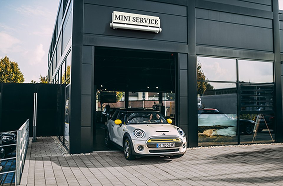 Minimum 12 month MINI Roadside assistance