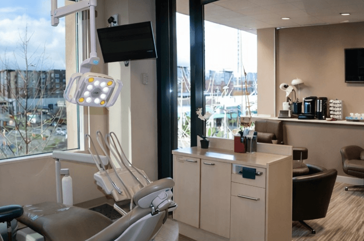 dentist using iTero 3D digital scanner on patient teeth, advanced dental technology, modern equipment, professional dental imaging