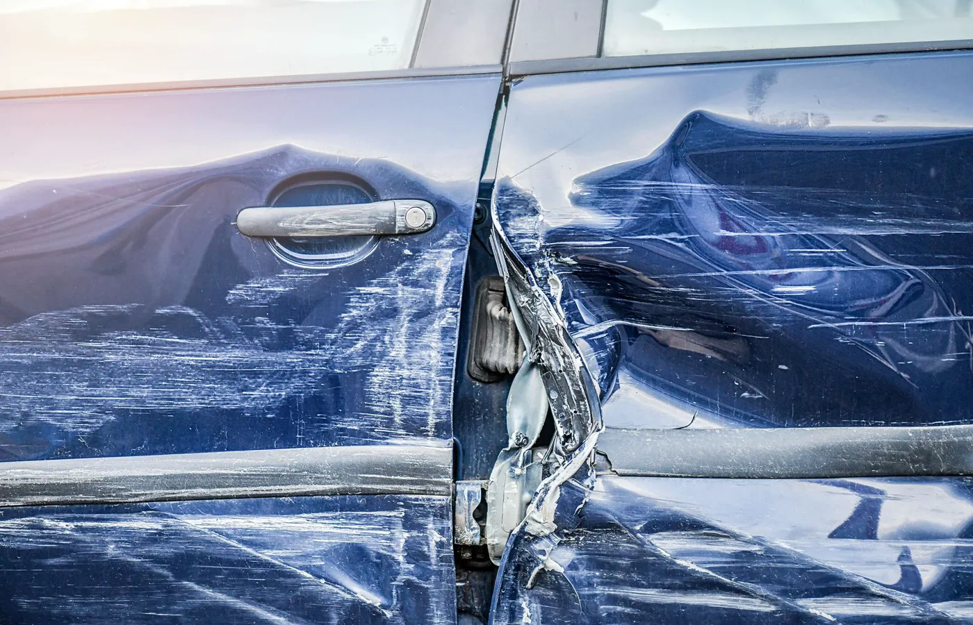 rozbite auto po wypadku samochodowym