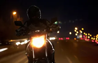 motocykl wieczorem