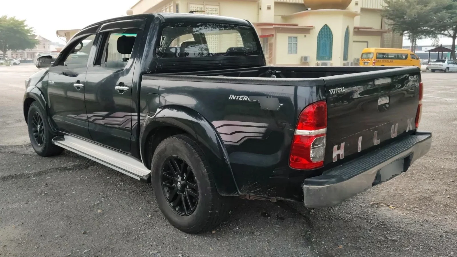 TOYOTA HILUX G VNT DUAL CAB 2.5 MANUAL • Manual • 2014 — photo 2