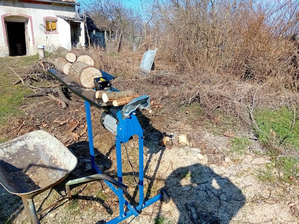 Tűzifa vágás