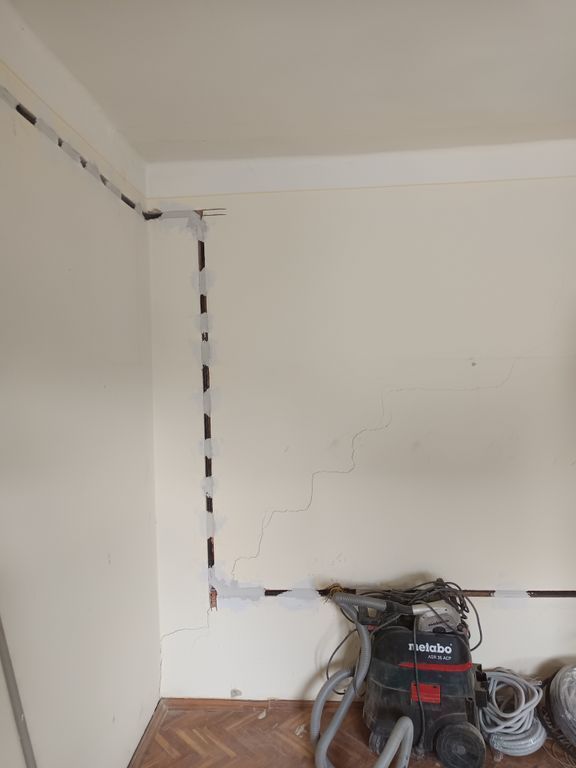 Falba-s-llyesztett-vezet-kek-v-d-cs-ben-