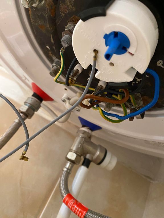 Bojler termosztát csere és vízkőtelenítés.