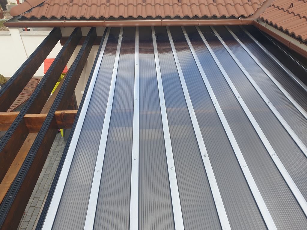 Sz-kesfeh-rv-r--Terasz-fed-s-polikarbon-t-lemezzel