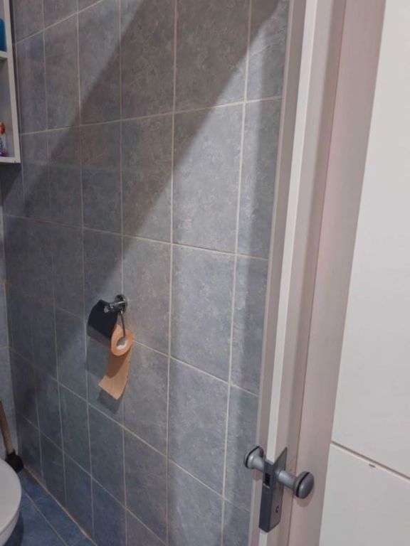 wc burkolás