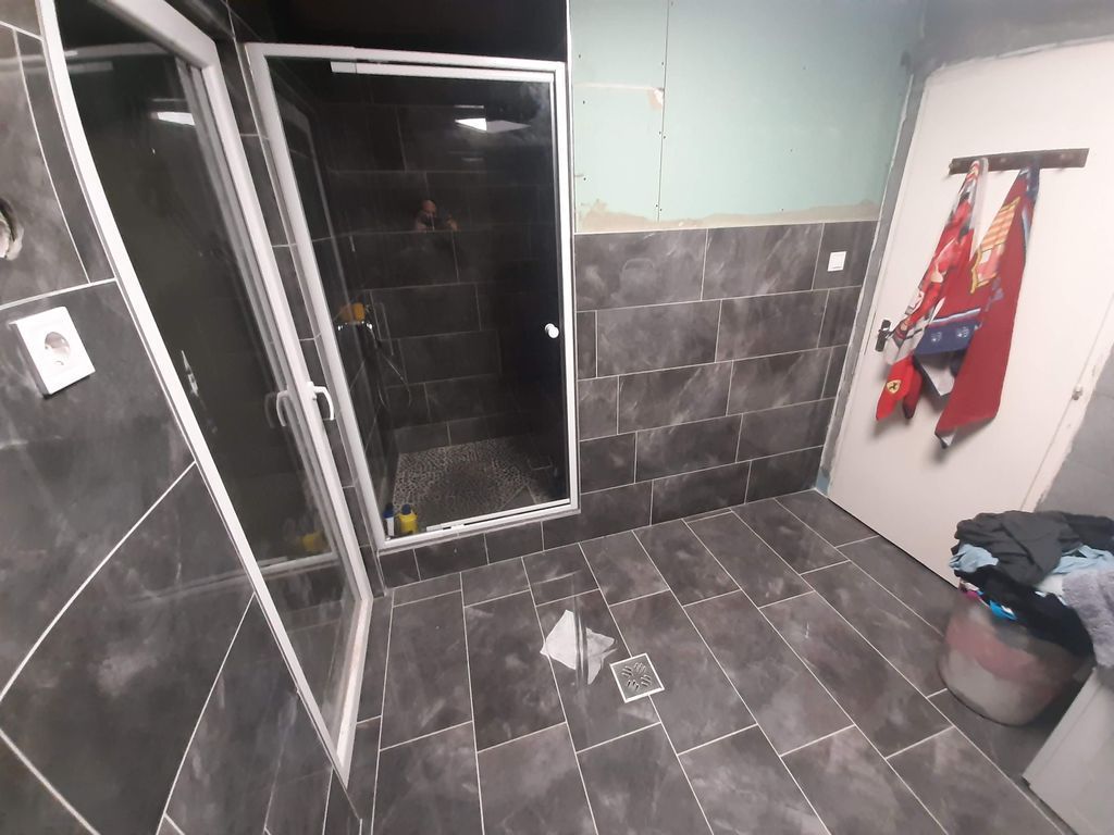Hali patrik vagyok ez az ujj számom 06702691098