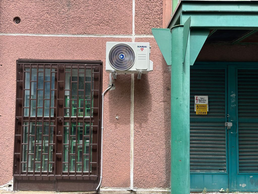 Kovács Kati Fodrászat kültéri egység 