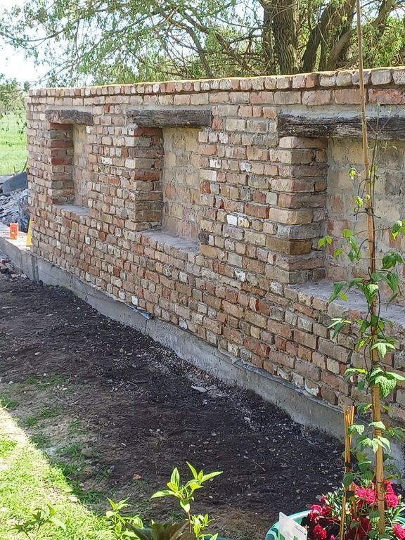 Kerit-s-fal--pit-s-vak-ablakal--m-ter