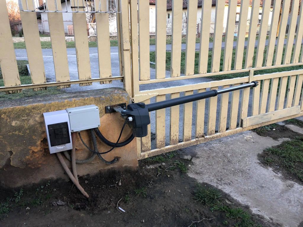 Egysz-rny--elektromos-kapu-kivitelez-s