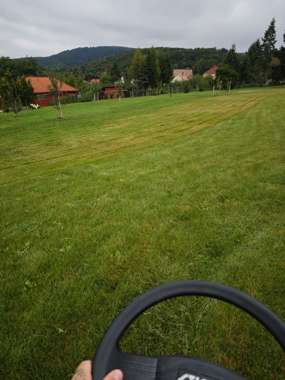 Traktoros-f-ny-r-s-nagyobb-kertekben-