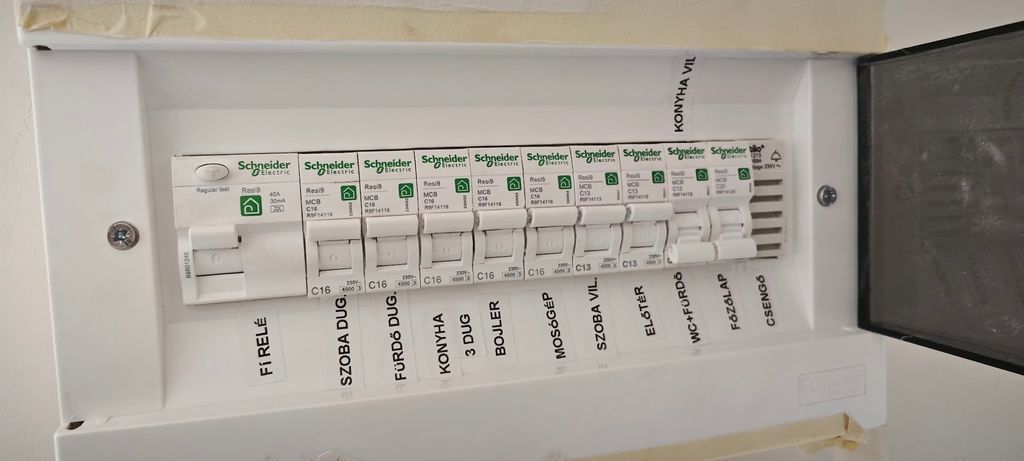 Elosztó Csere+Konyha újravezetékelés 