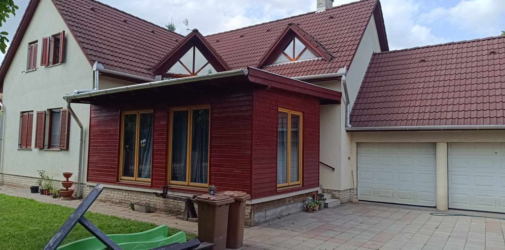 K-nny-szerkezetes-hozz---p-t-s-r-gi-teraszb-l