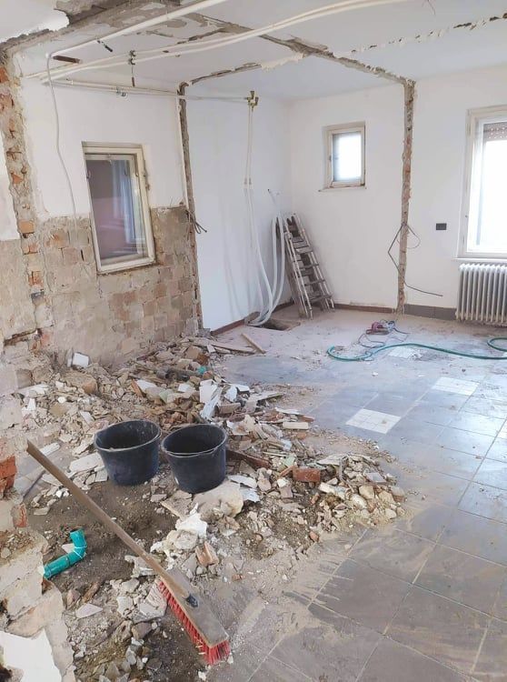 Belső bontási munkálatok