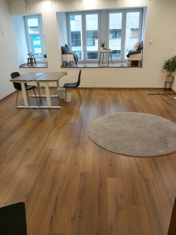 Irodai--s-v-llalati-takar-t-s-