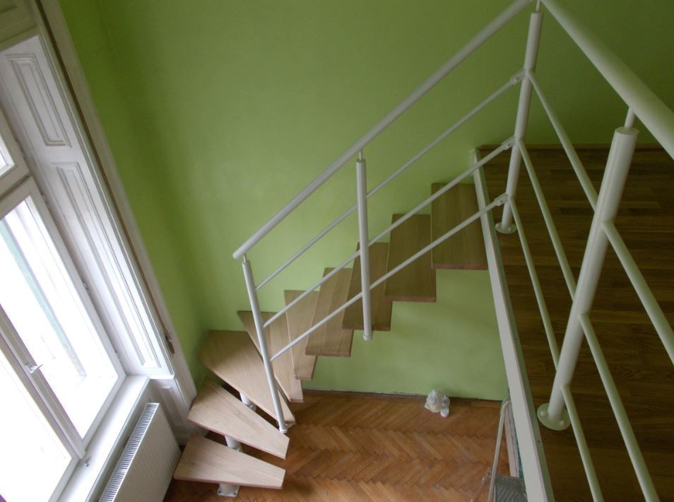 ACÉL LÉPCSŐ ÉS KORLÁT 