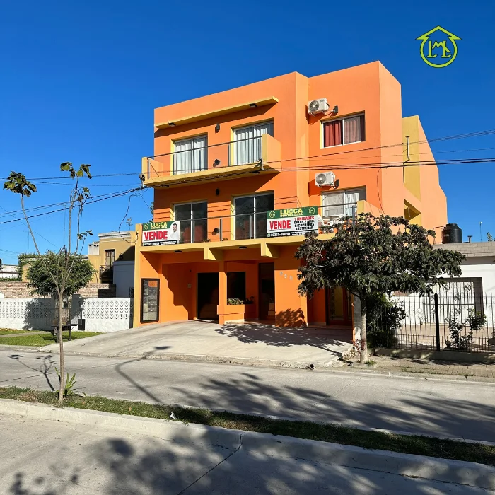Departamento 3 ambientes en planta baja sobre Avenida España