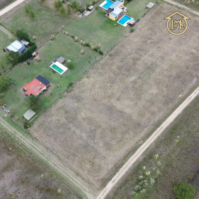 Amplio lote en esquina 2341 m² en Azcuénaga (S.A. de Giles)