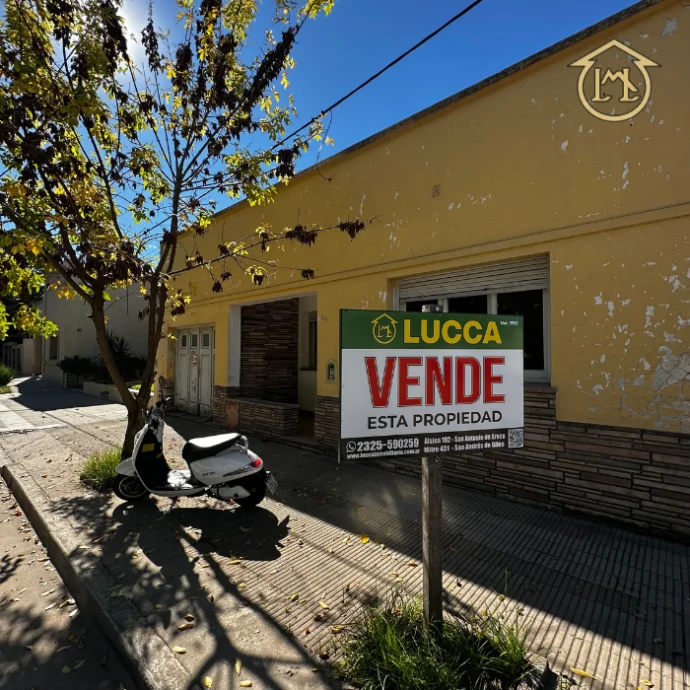 Casa con muy buena ubicación y amplio terreno. OPORTUNIDAD