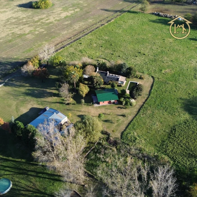 Chacra 2.6 Ha. en San Andrés de Giles: 2 casas con arboleda