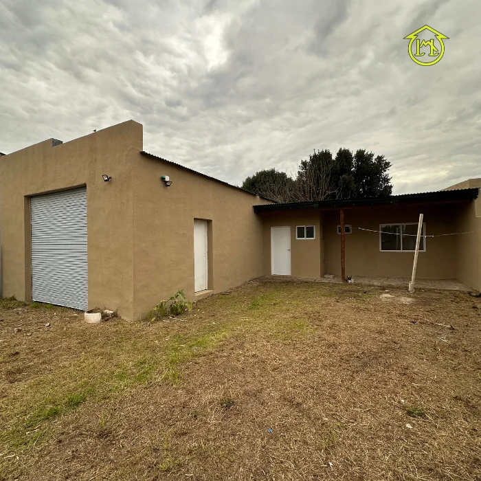 ¡Gran Oportunidad en Villa Espil! Casa y Galpón  sobre Lote de 300 m²