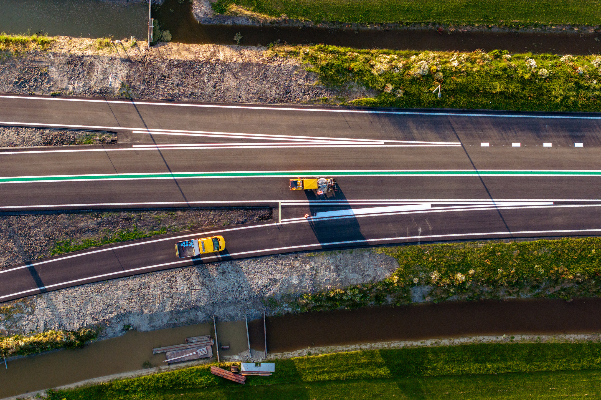 N359 - Bolsward-Wommels, een project waar Van Velsen Reflectielijnen aan meewerkt. (Beeld Binne-Louw Katsma | binnAir)