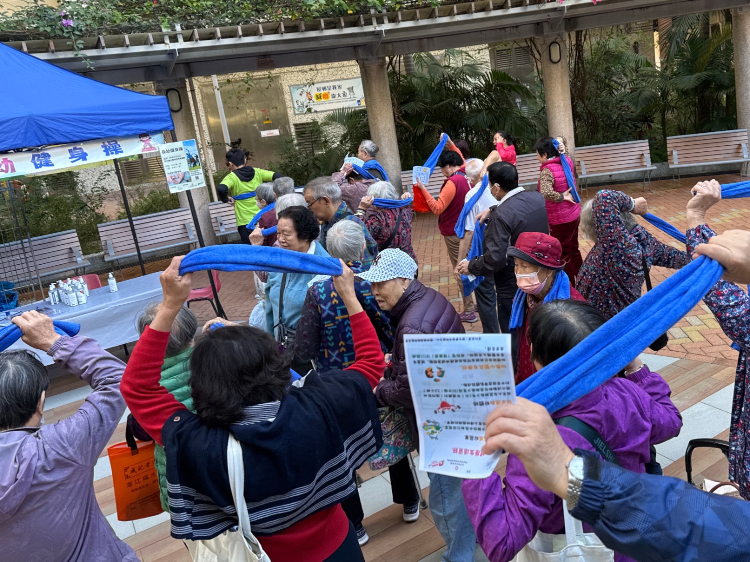 請即報名參加活躍銀齡樂華廈，成為義工 Volunteer for  now