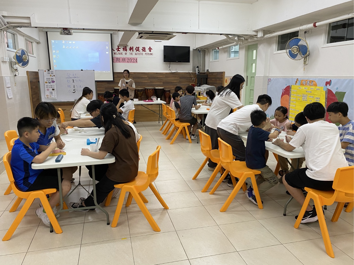 請即報名參加自閉症青少年暑期班-義務助理導師,成為義工 Volunteer for now