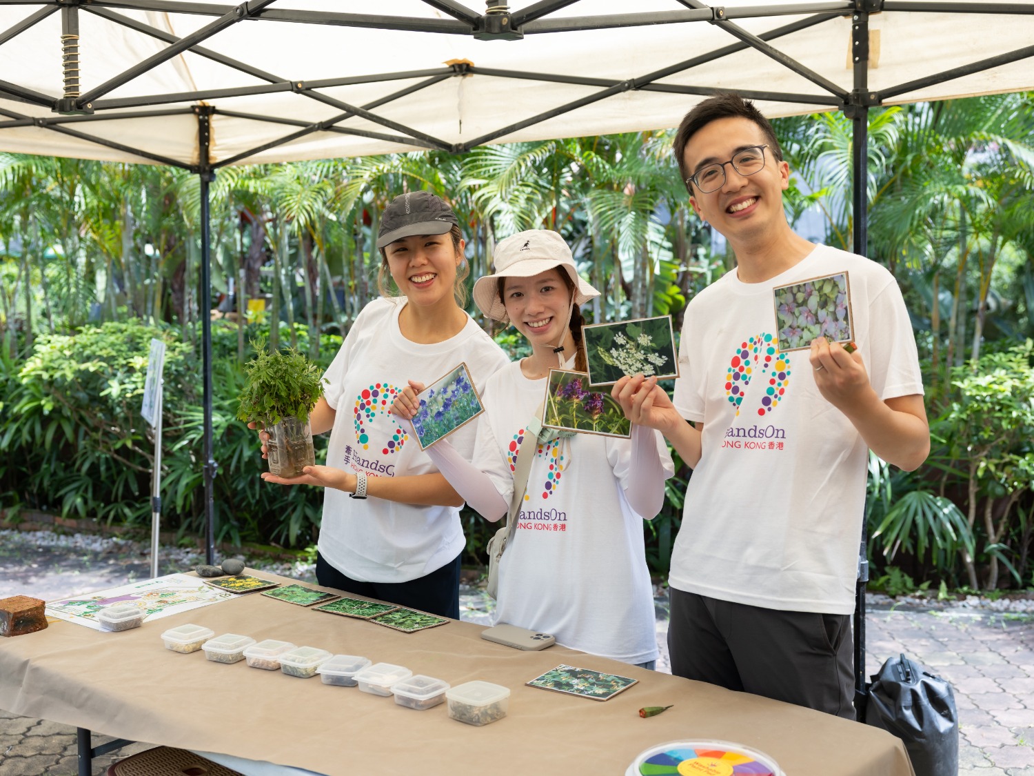 請即報名參加領航香港 2026 - 準備好與牽手香港一同展現領導力、服務社區嗎?,成為義工 Volunteer for LeadOn Hong Kong 2026 - Are you ready to take the lead and serve your community with HandsOn? now