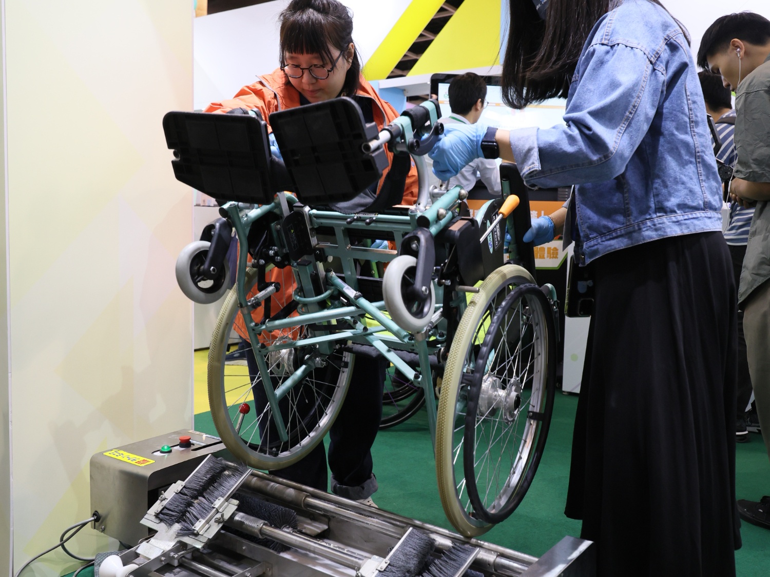 請即報名參加樂齡科技清潔及保養到戶服務 (3月9日)，成為義工 Volunteer for  now