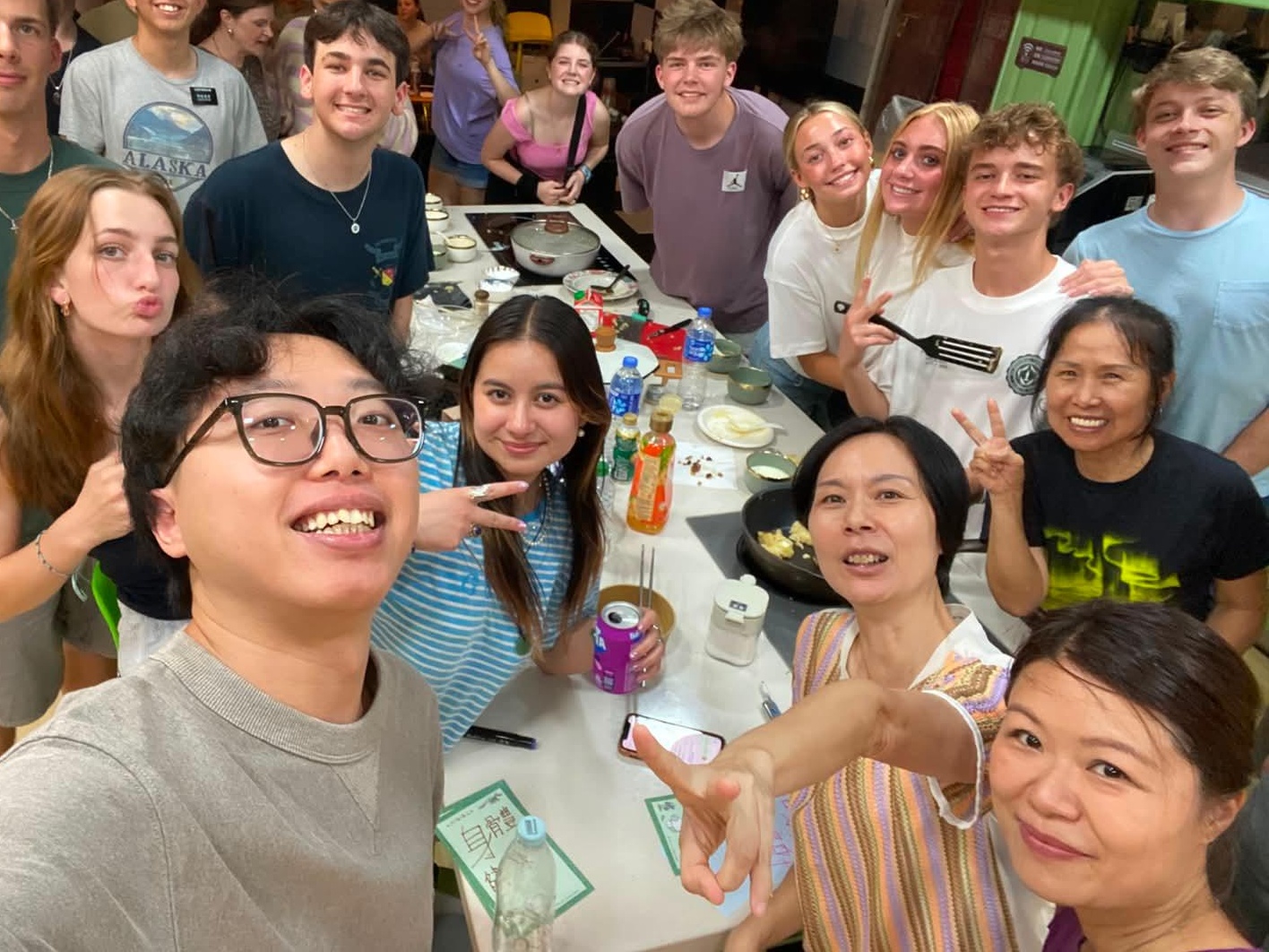 請即報名參加與外國青少年製作及派食物,成為義工 Volunteer for now