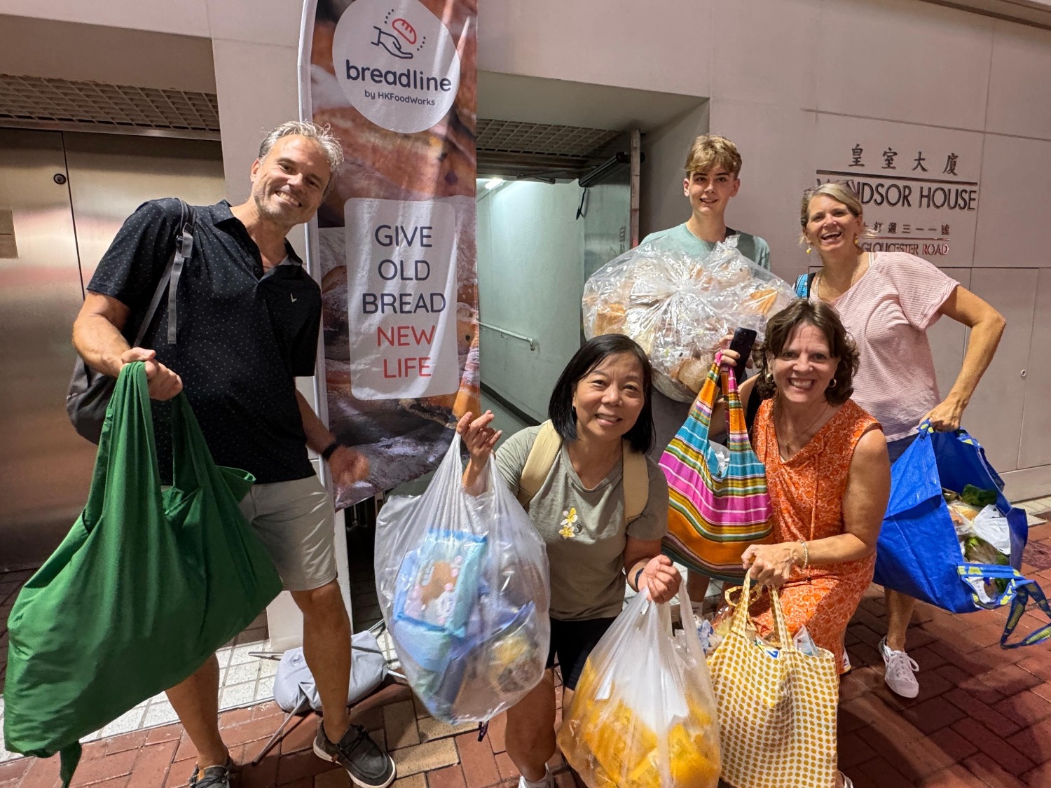 請即報名參加愛心面包俠 (周五)，成為義工 Volunteer for Save bread for the less fortunate (FRIDAYS) now