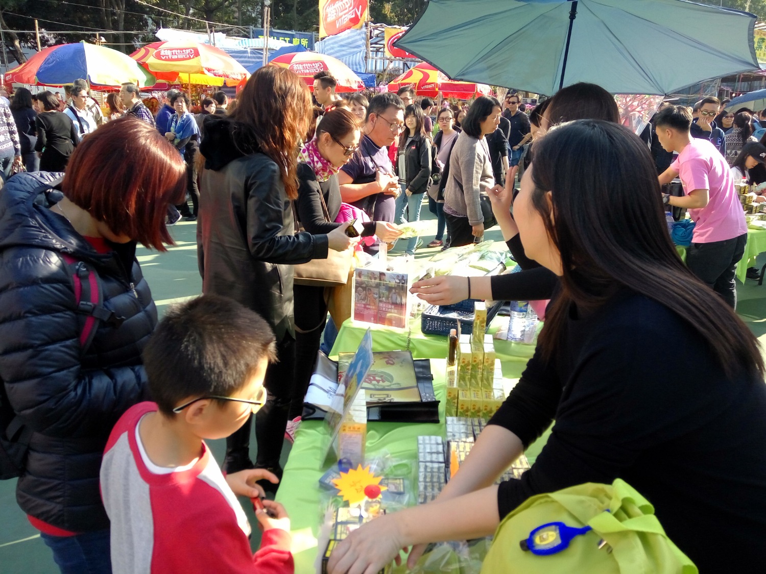 請即報名參加樂施會年宵義賣活動 - 義工招募!，成為義工 Volunteer for Oxfam Lunar New Year Market Charity Sale - Volunteer Recruitment! now
