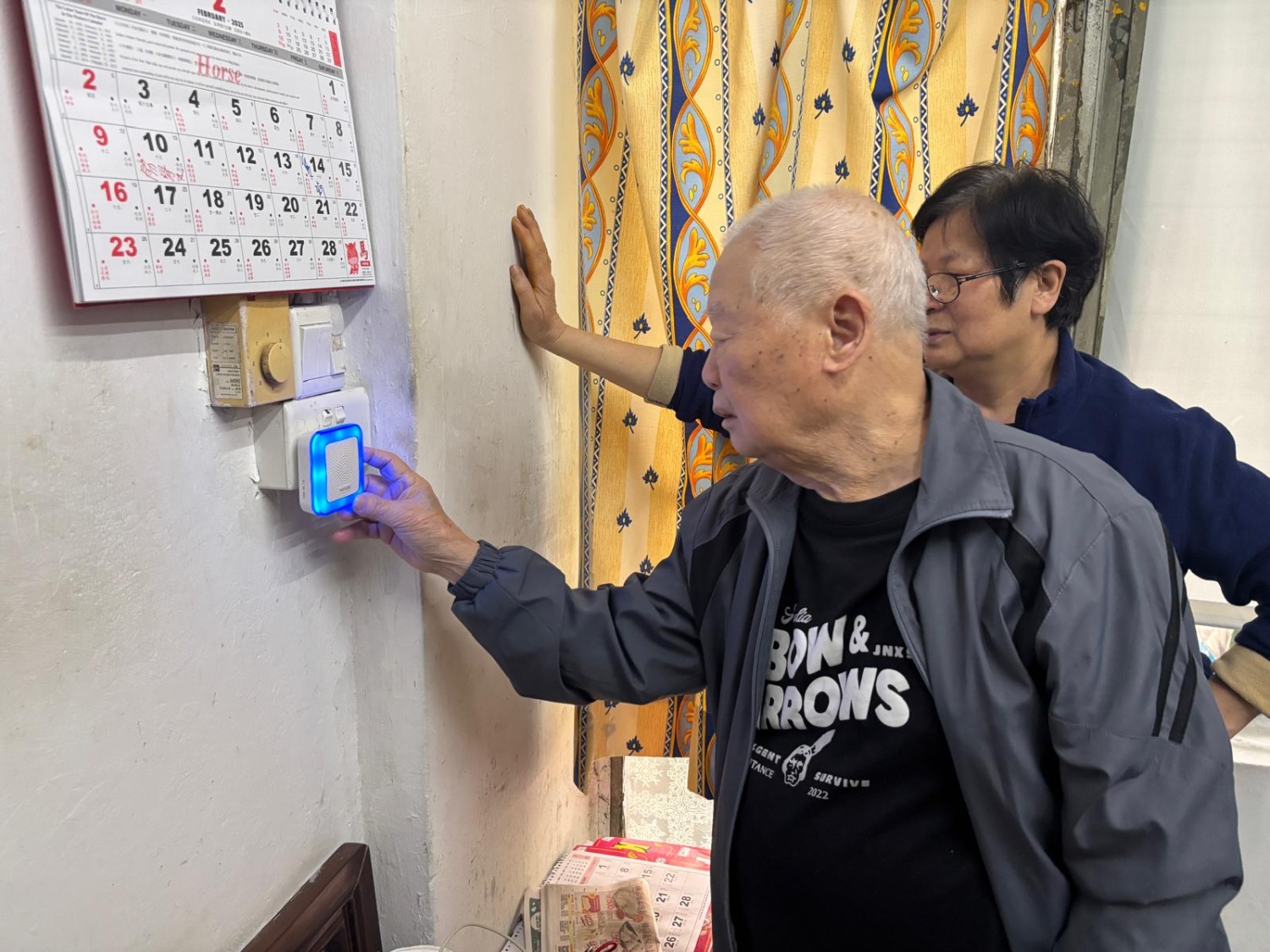 請即報名參加獨居雙老探訪 - 樂載耆蹤社區長者支援計劃(中西區),成為義工 Volunteer for now