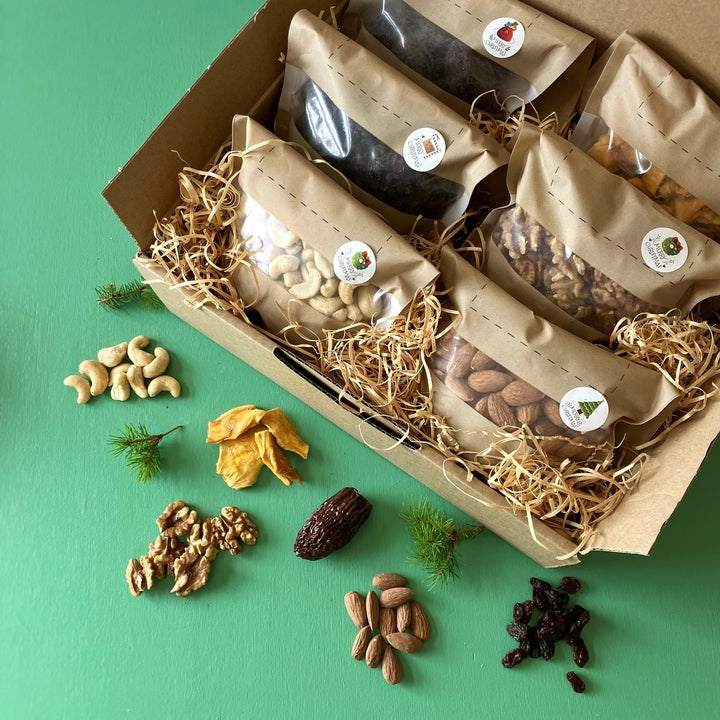 Organic Christmas Fruits & Nuts Collection
