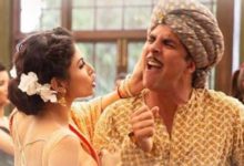 Gold song Chad Gayi Hai: Akshay Kumar drunk dancing while Mouni Roy looks embarrassed