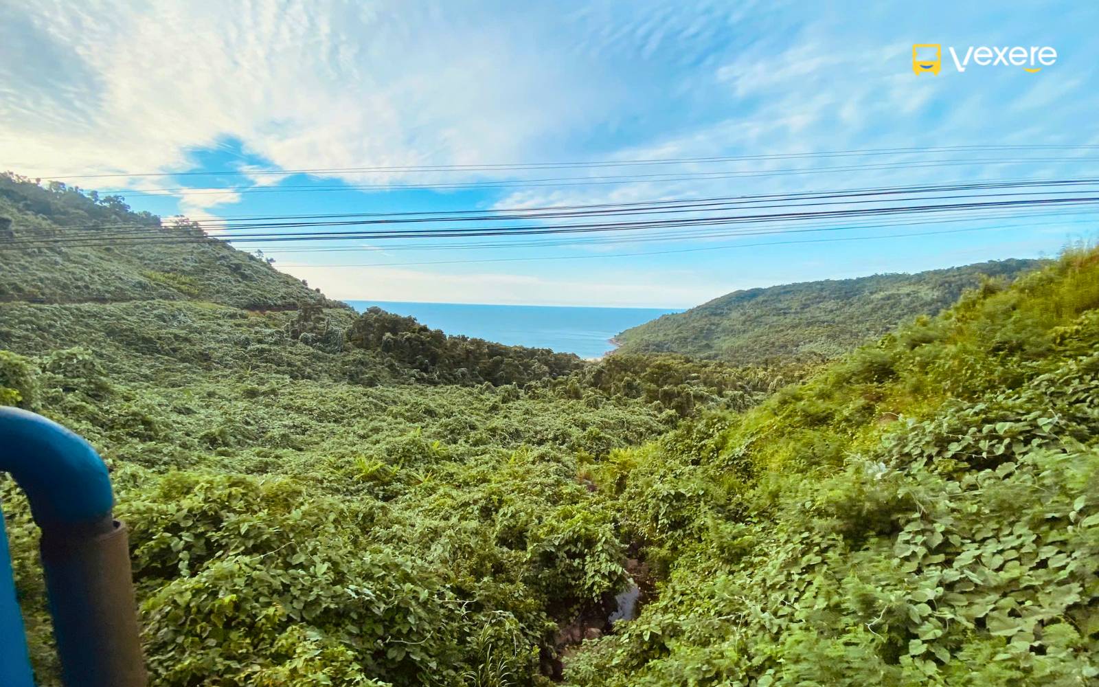 Điểm nhấn chính là cung đường sắt vượt Đèo Hải Vân - nơi được mệnh danh là 