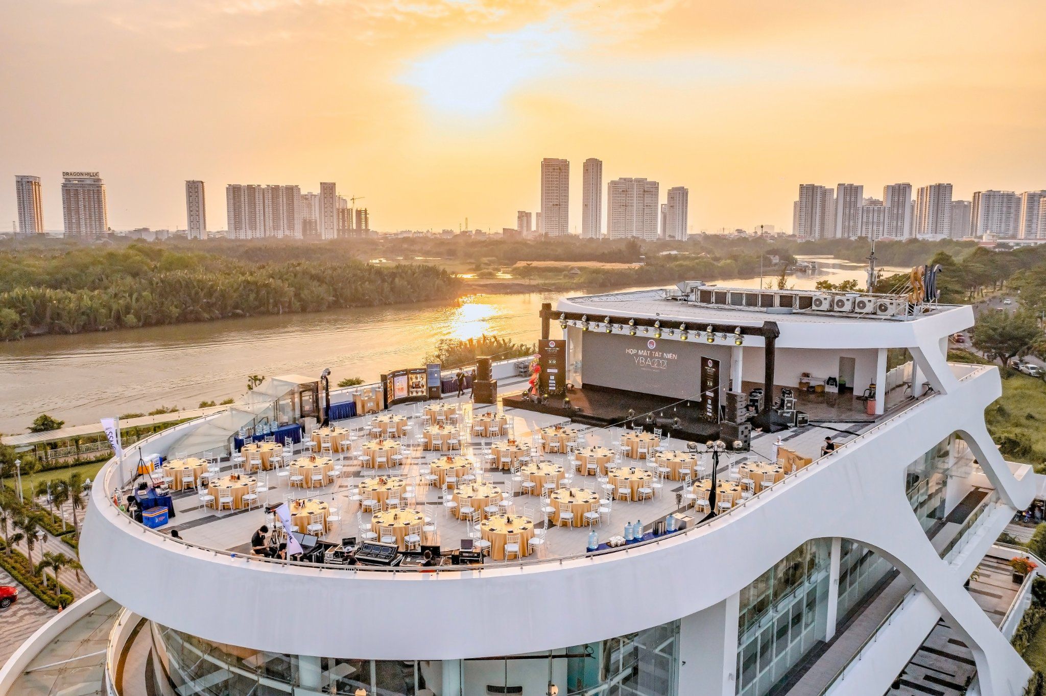 Saigon South Marina Club - Hôn lễ tuyệt đẹp dưới ánh hoàng hôn