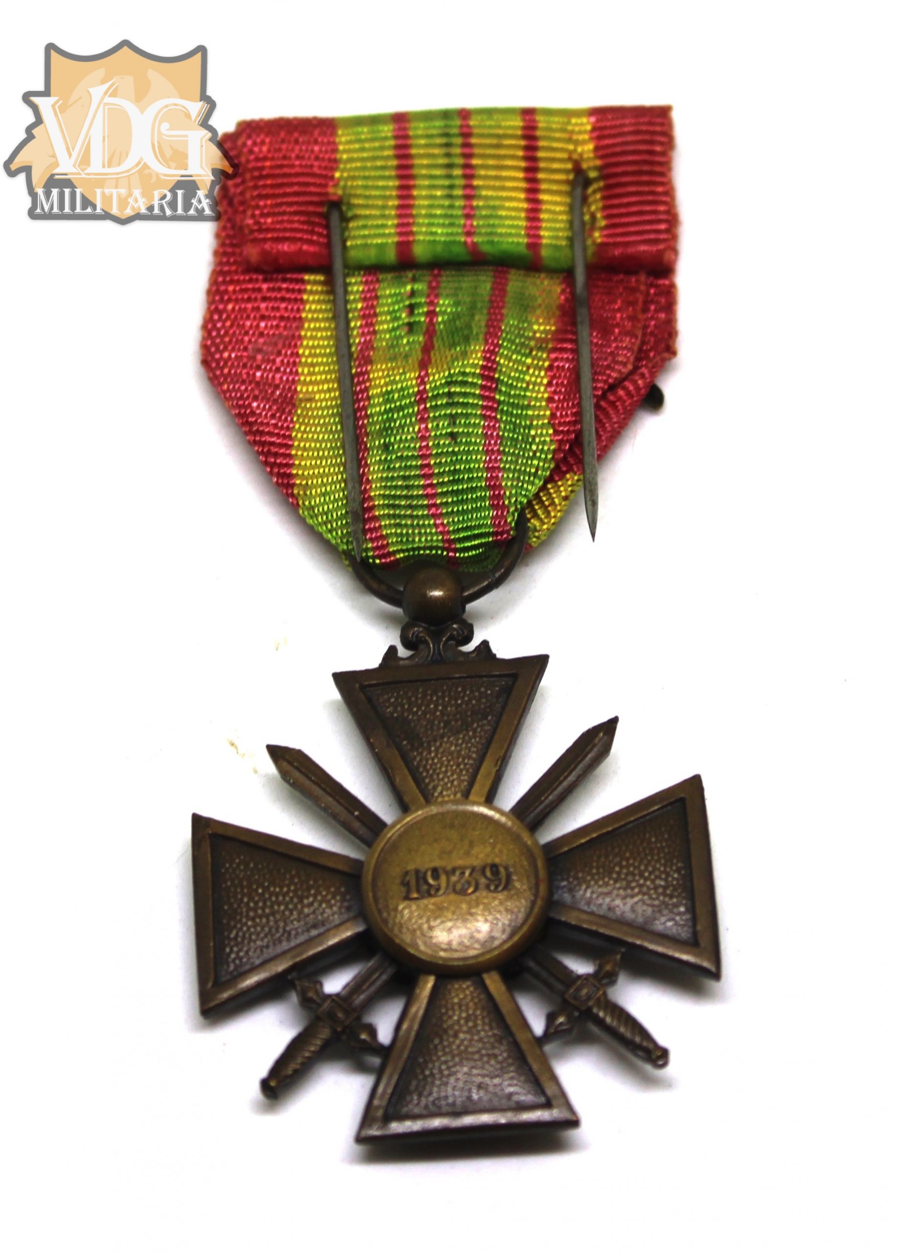 WW2 French Croix de guerre 1939–1945 Medal - Image 5
