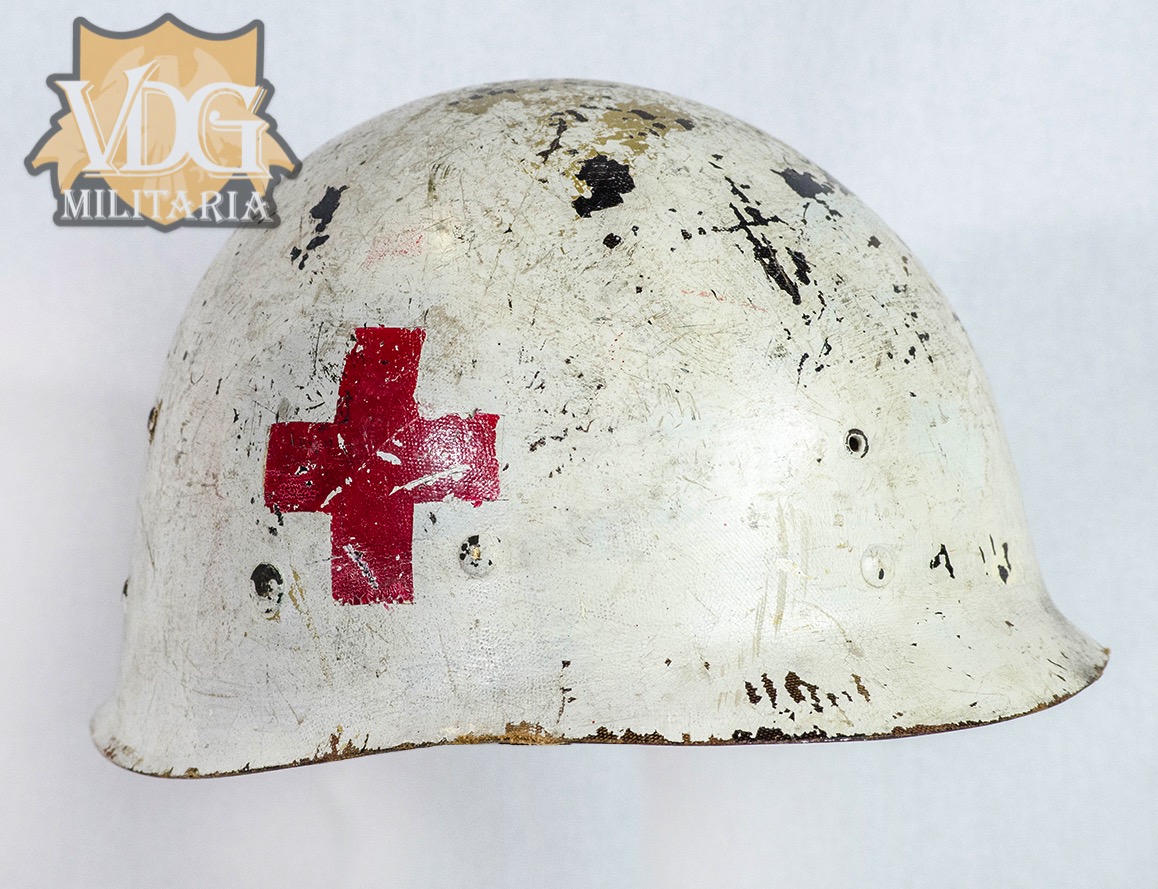 WW2 US Navy Corpsmans USN M1 White Helmet Liner with Medic Red Cross - Image 2