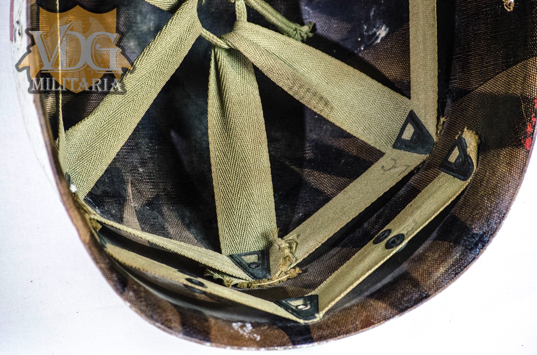 WW2 US Navy Corpsmans USN M1 White Helmet Liner with Medic Red Cross - Image 8