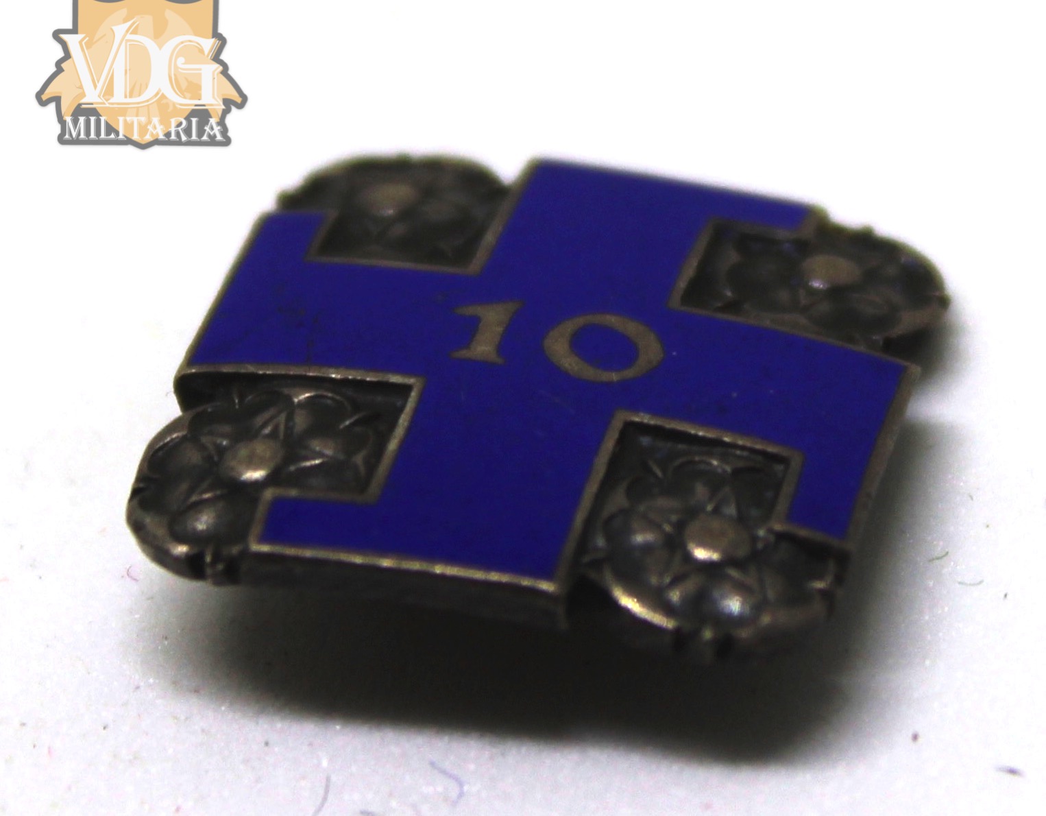 WW2 Era Finnish Lotta Svärd 10-Year Service Miniature Enamel Cross Badge - Image 3
