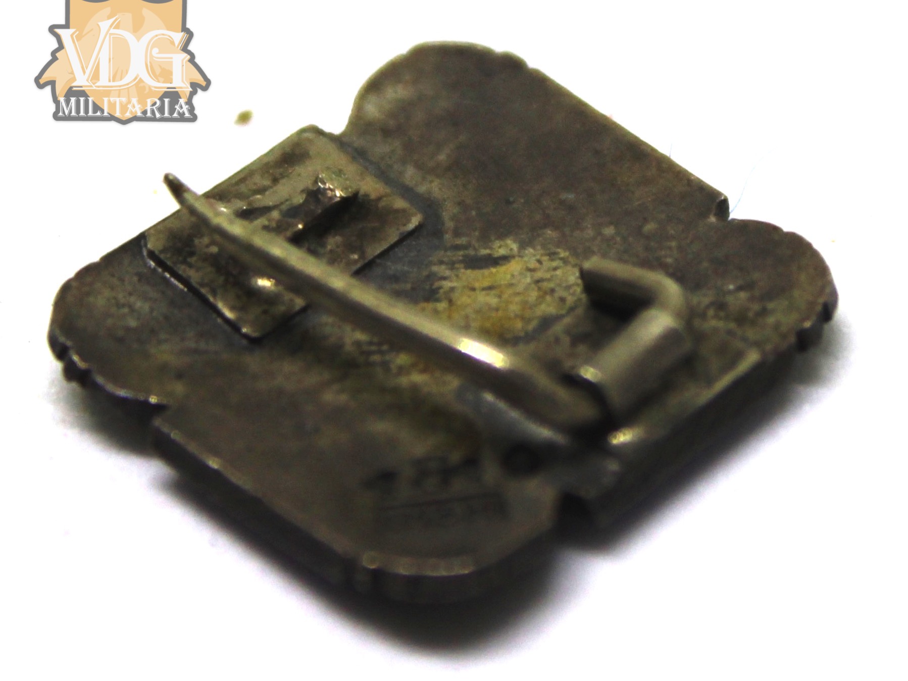 WW2 Era Finnish Lotta Svärd 10-Year Service Miniature Enamel Cross Badge - Image 4